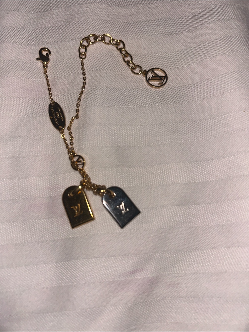 LV Double sided TABLET dual color bracelet 👀🔥🥳🥳❌❌ - Picture 5 of 5